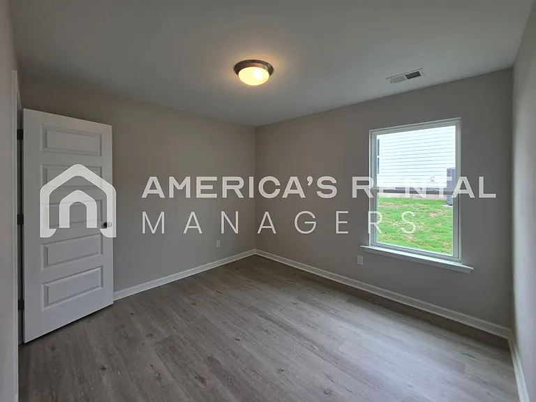 10304 Squires Way — Photo 14