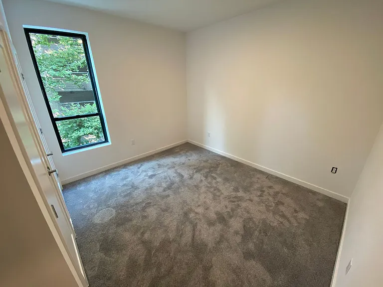 104 Howe St — Photo 59