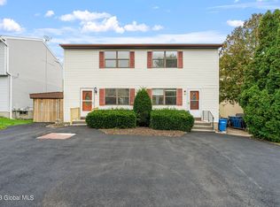 9 Limerick Dr, Albany, NY 12204