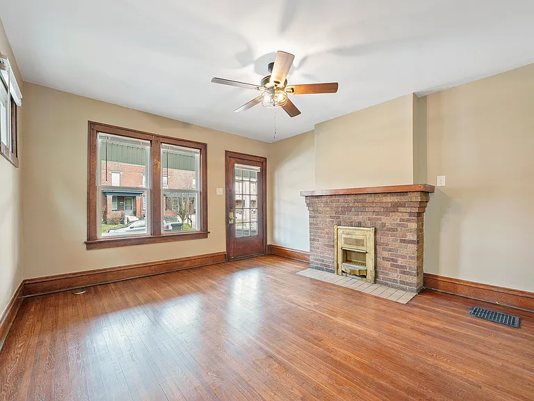 683 E Whittier St — Photo 3