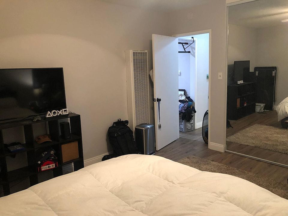 1st image of 2921 W 168th St