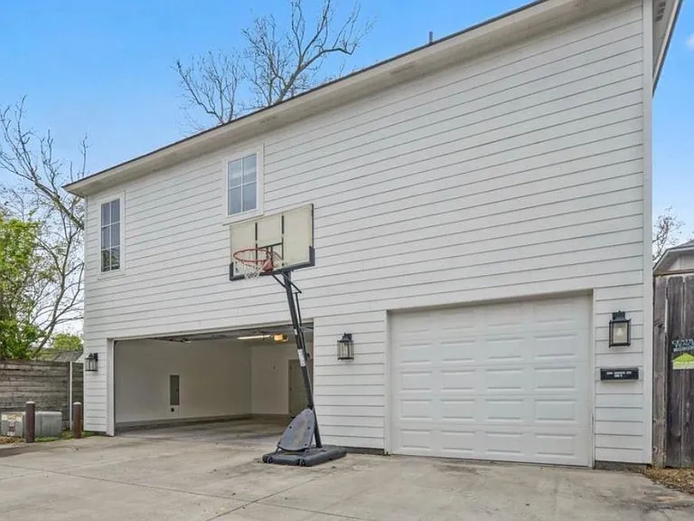 1656 Belmont Ave — Photo 34