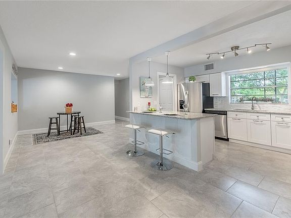 4th image of 5321 Kingswood Dr