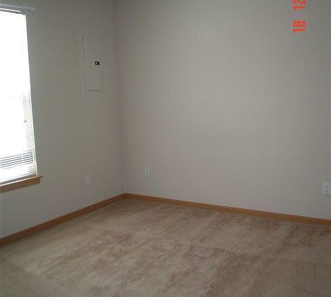 5th image of 606 NW Woodbury Dr