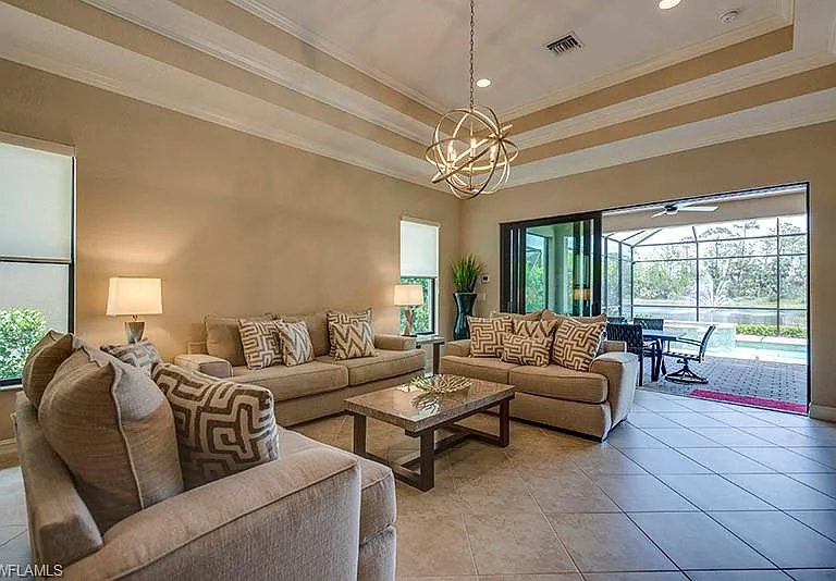 6564 Roma Way — Photo 3