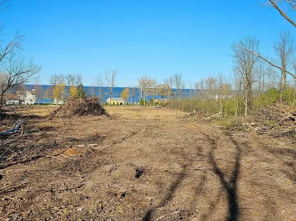 Sun N Surf Dr #3, Luxemburg, WI 54217