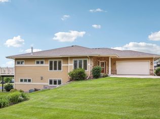 1553 Fountain Grass Ct, Waunakee, WI 53597