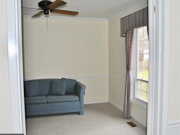 4th image of 2570 Glen Cv