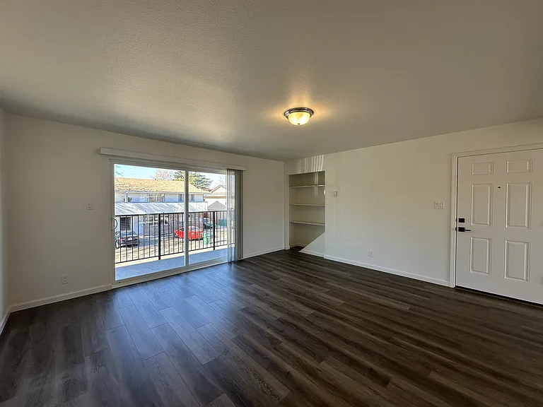 2380 Orange Ln — Photo 3
