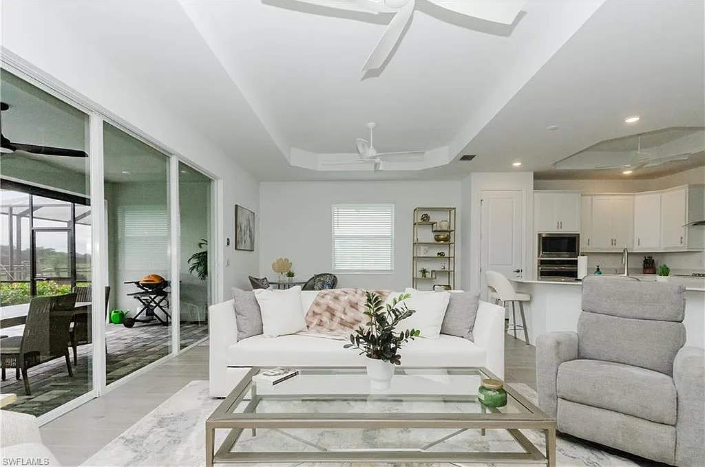 2 bed, 2.5 bath, 1850 sqft, $7,995 — Photo 3