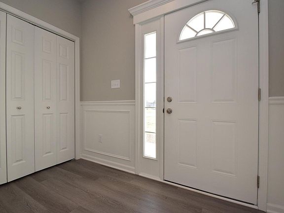 4th image of 494 Blackstone Ct