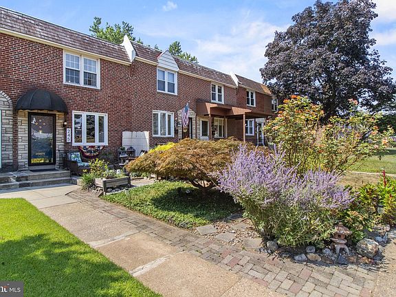 2nd image of 245 Park Dr