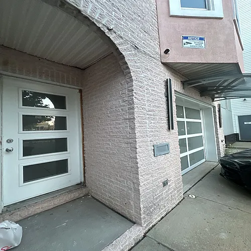 409 Halsey St #2 Photo 1