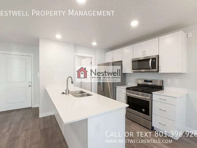97 N Voyager Ln — Photo 2