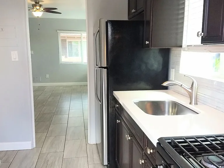114 E Mariposa St #10 — Photo 5