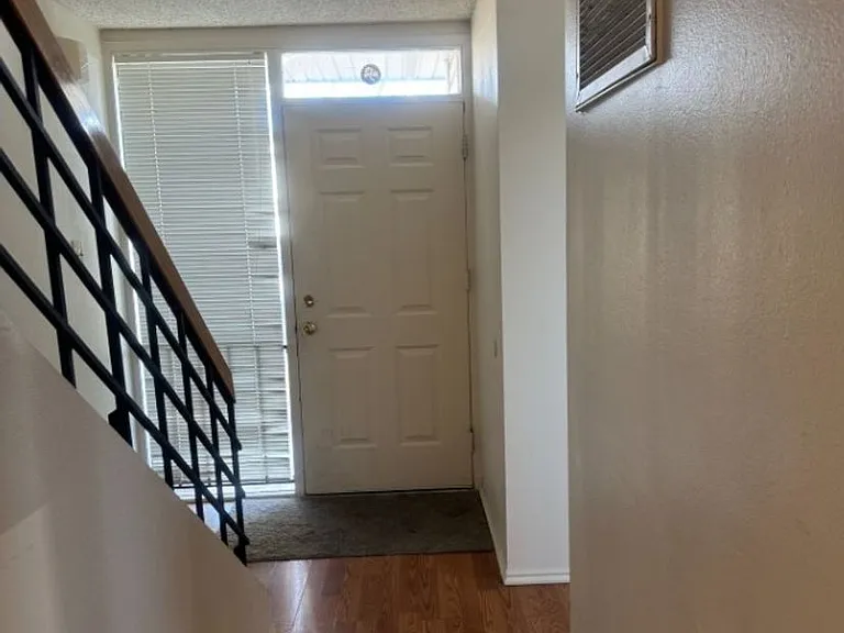 1227 Pinecone Dr — Photo 2