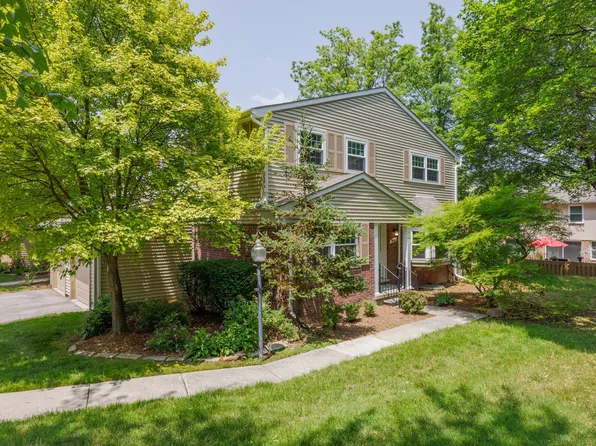 1536 Brentwood Dr, Troy, MI 48098