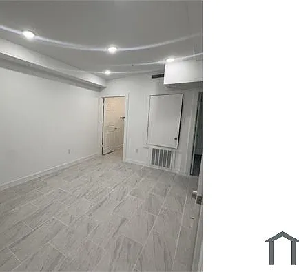 8503 S Flores St — Photo 14