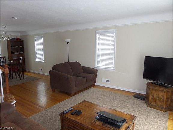 3rd image of 73 John St