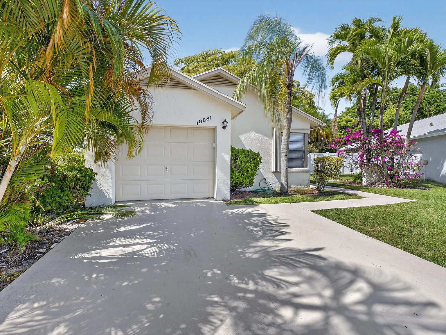 3 bed, 2.0 bath, 1689 sqft, $3,650 — Photo 2