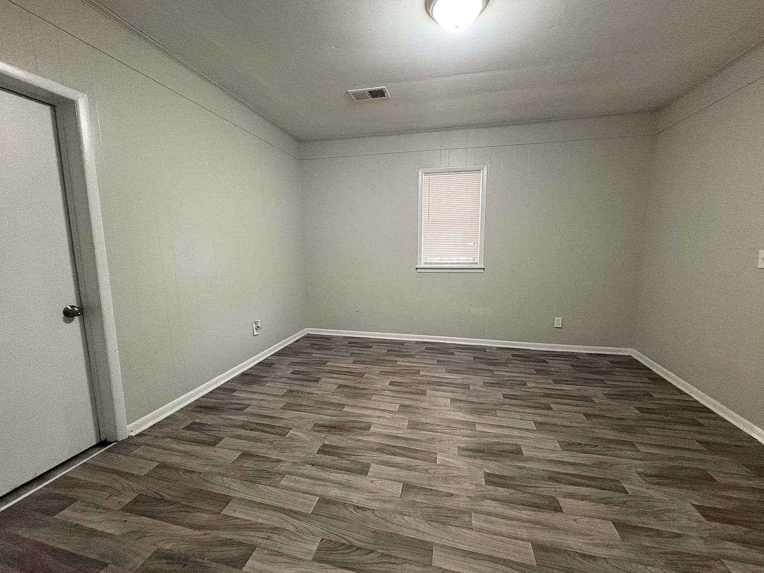 6112 Blocton Avenue - 1 — Photo 4