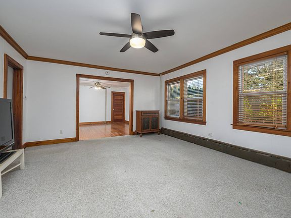 4th image of 156 Pelletreau St