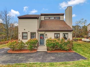 703 Clearview Dr, Long Pond, PA 18334