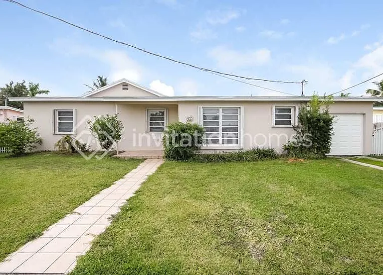 10900 SW 42nd St — Photo 1