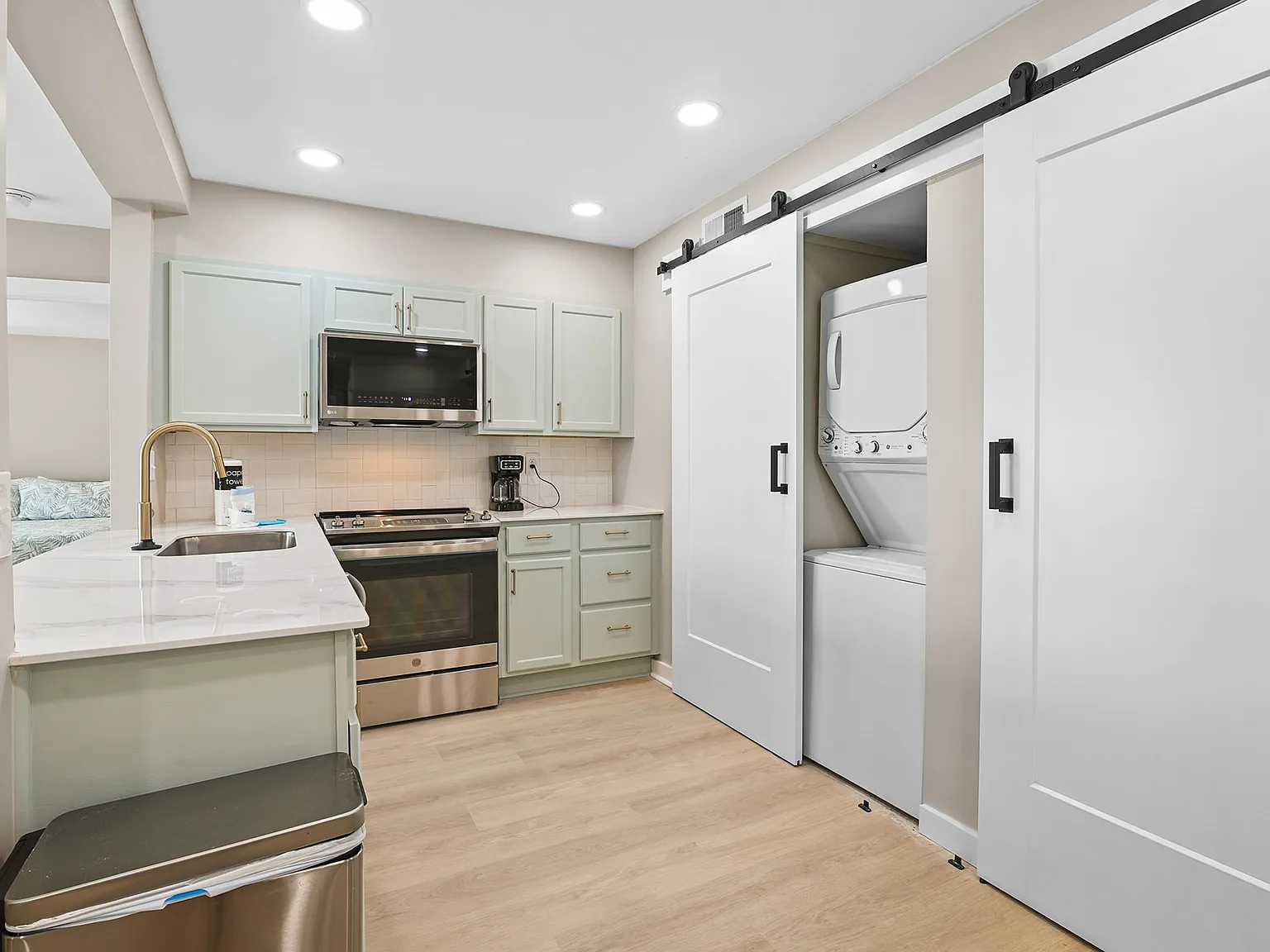 2 bed, 924 sqft, $2,400 — Photo 4