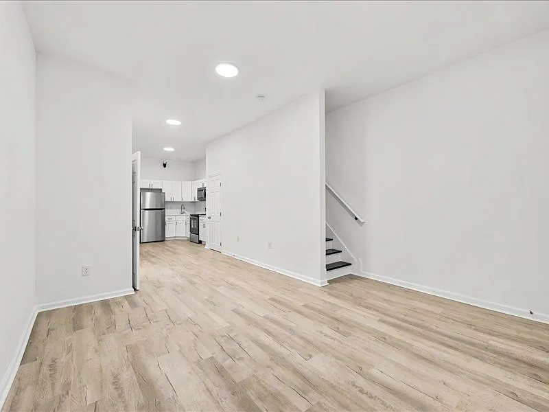 5 bed, 1248 sqft, $2,000 — Photo 2