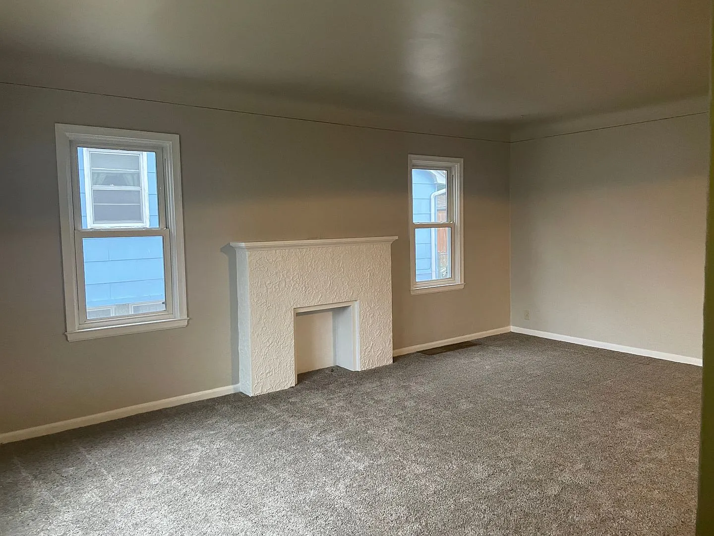 515 Avenue B — Photo 2