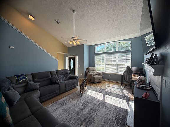 3rd image of 102 Valley Way