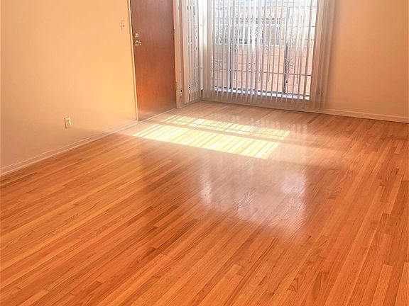 2nd image of 1253 N Mansfield Ave APT 4