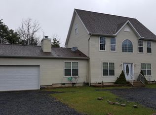 1205 Coyote Ct, Long Pond, PA 18334