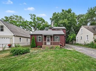 1867 Maddy Ln, Keego Harbor, MI 48320