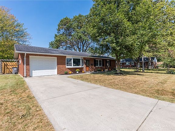 4th image of 24 Westbrook Ln