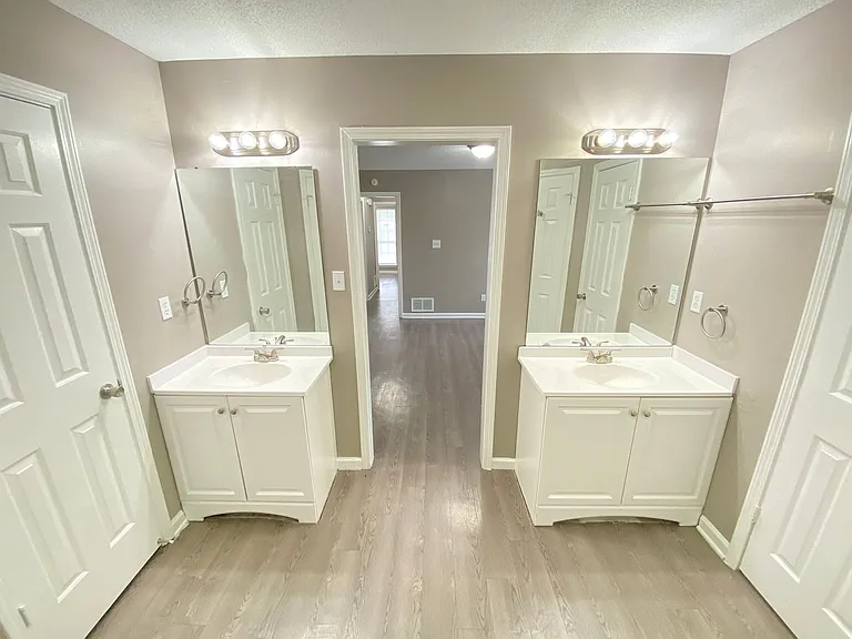 6544 Oak Hurst Dr — Photo 10