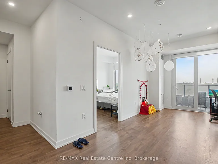 15 Wellington St S #2214 — Photo 15