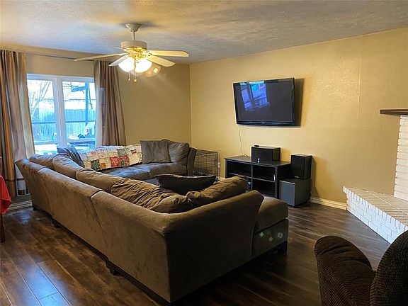 3rd image of 5918 Martie Ln