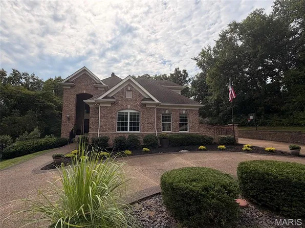 9542 Country Club Grn, Saint Louis, MO 63127