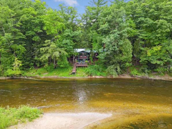 8148 Main St, Newaygo, MI 49337