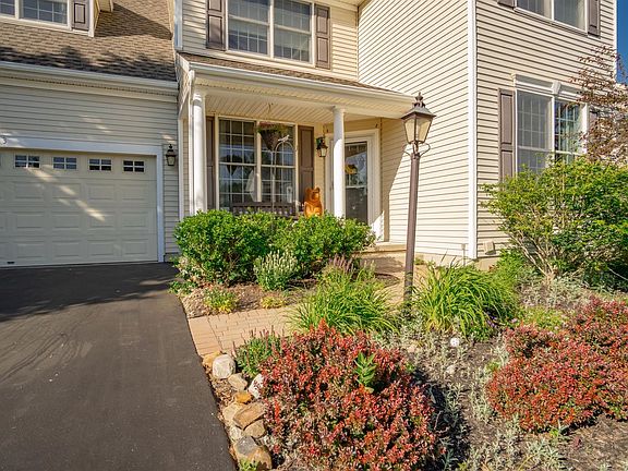 3rd image of 3 Candlewood Dr