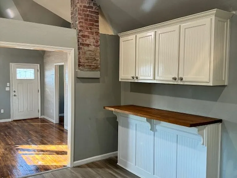 803 W Cherokee St — Photo 14