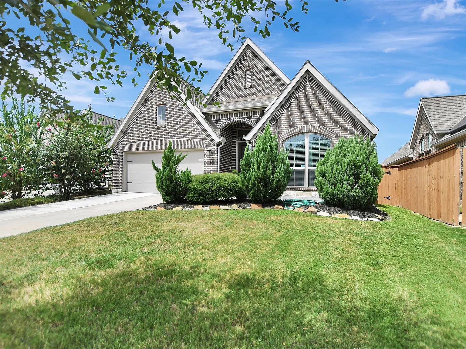 4 bed, 3.0 bath, 2744 sqft, $3,700 — Photo 1