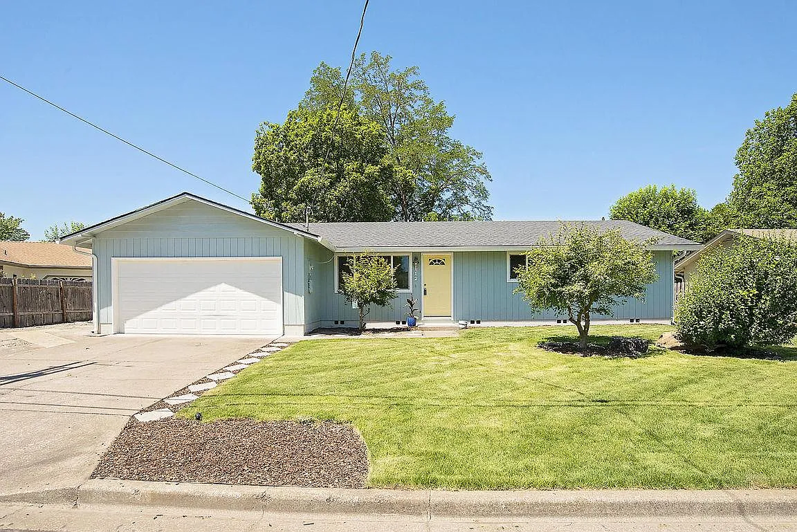 112 Vincent Ave photo 1