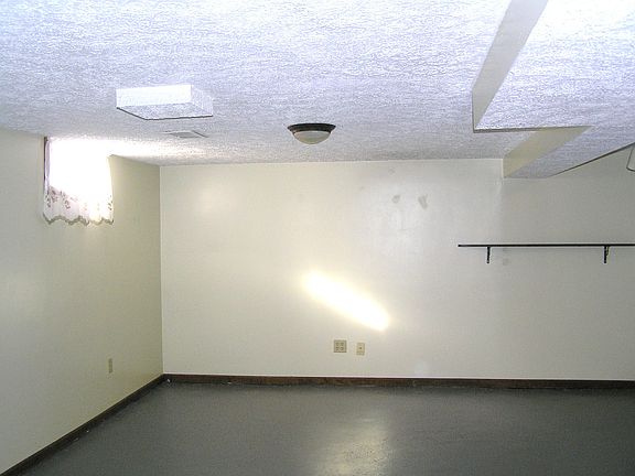 4th image of 1127 Woodbine Ave