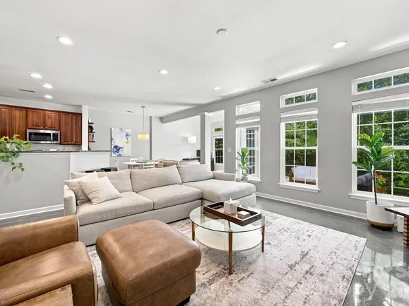 2335 Whitford Ln, Charlotte, NC 28210