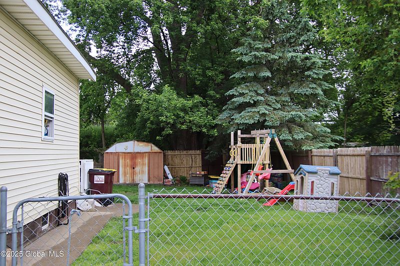 2nd image of 39 Old Mariaville Road