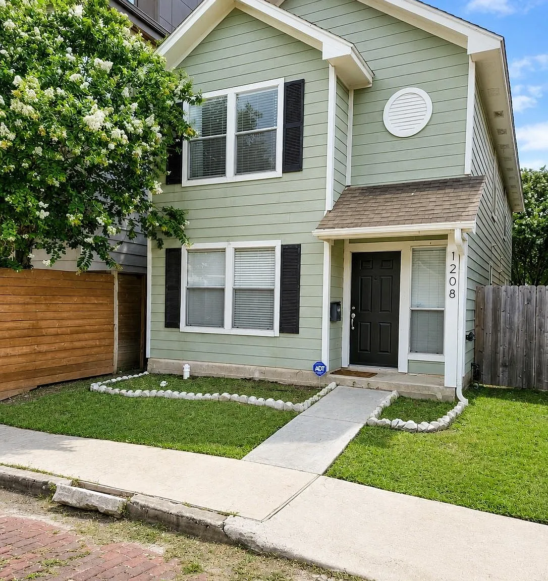 3 bed, 2.5 bath, 1644 sqft, $2,300 — Photo 1