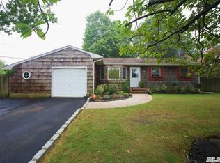 34 Happy Acres Dr, Shirley, NY 11967